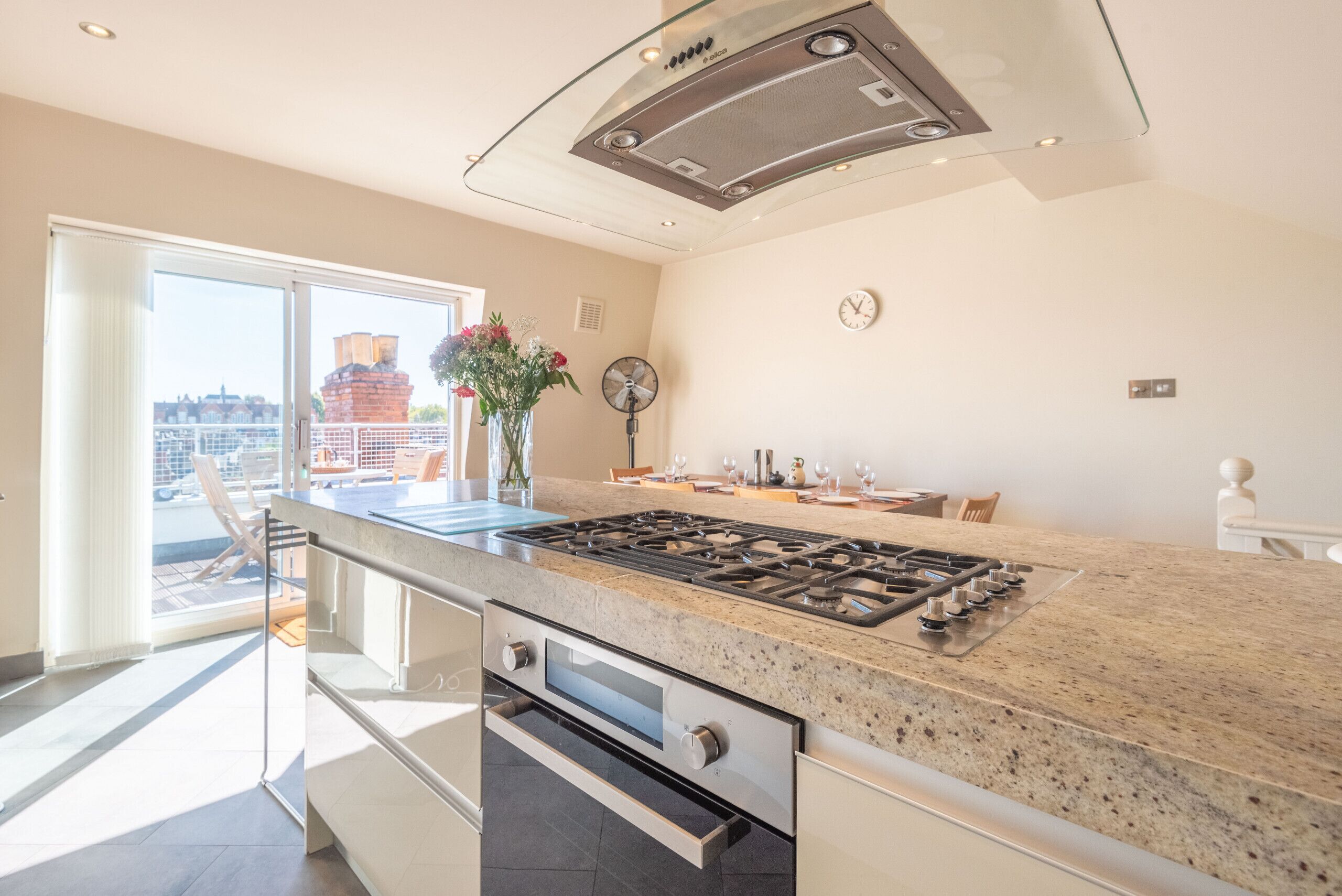 Departamento (2 Bedrooms) | Cocina privada | Refrigerador, microondas, horno y parrilla de estufa 