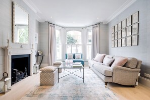 House (3 Bedrooms) | Living room | TV