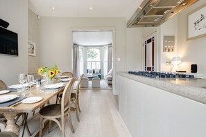 House (3 Bedrooms) | Private kitchen | Fridge, microwave, oven, stovetop
