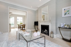 House (3 Bedrooms) | Living room | TV