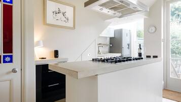 House (3 Bedrooms) | Private kitchen | Fridge, microwave, oven, stovetop