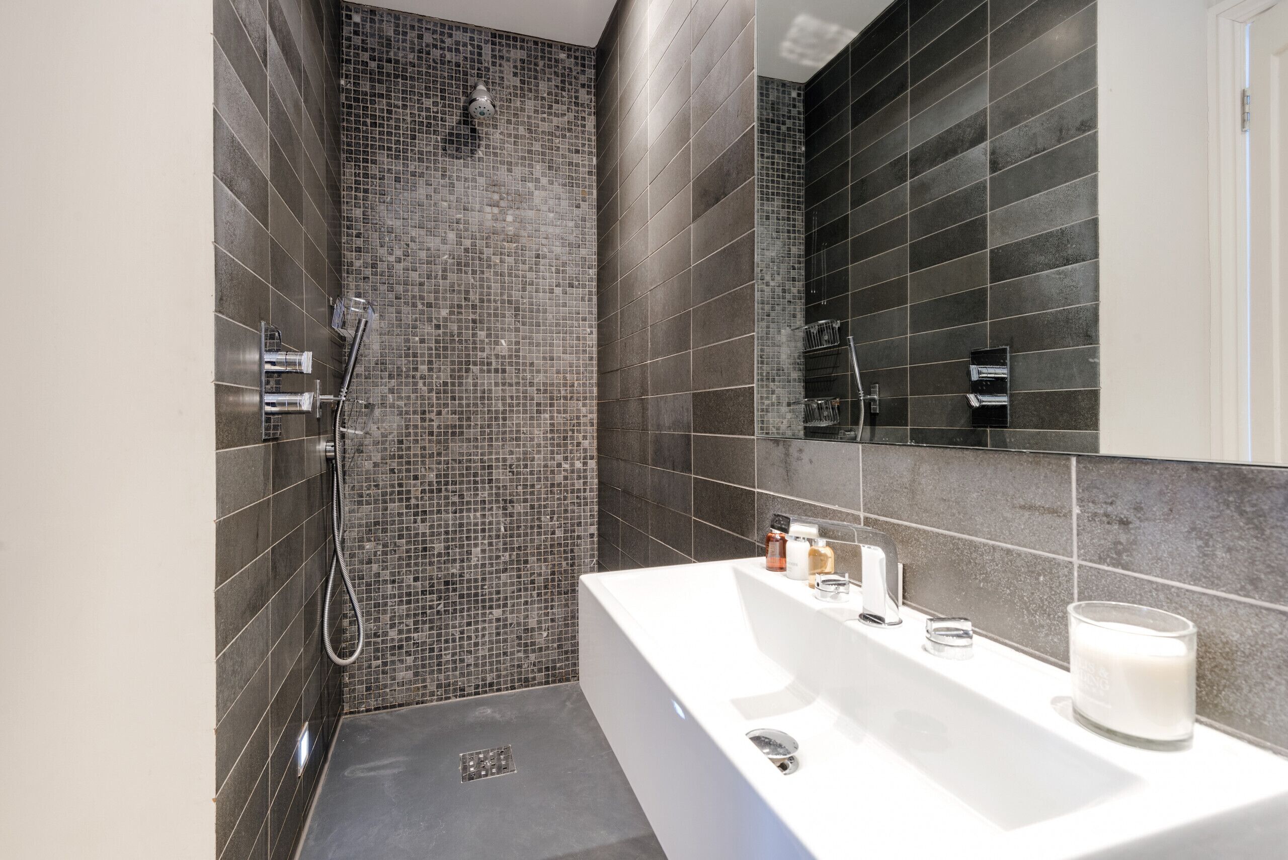 House (3 Bedrooms) | Bathroom | Combined shower/bathtub, free toiletries, hair dryer, towels