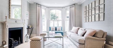 House (3 Bedrooms) | Living room | TV