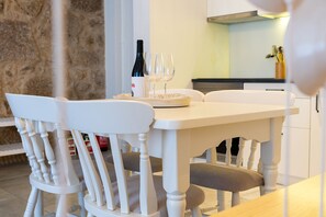 In-room dining - Portugal Boutique Winery Apartments (Vila Nova de Gaia)