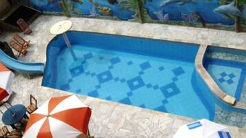 Outdoor pool, pool loungers