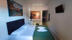 Minibar, individually decorated, desk, laptop workspace - Peruibe Suites Flat (Peruíbe)