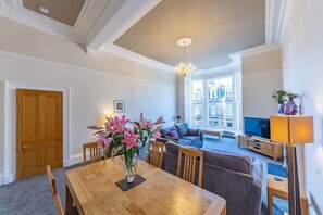 Apartment, 2 Bedrooms | Living area