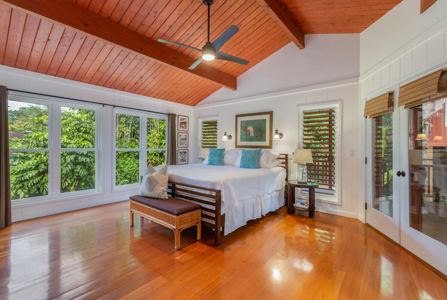 3 bedrooms, desk, iron/ironing board, travel crib