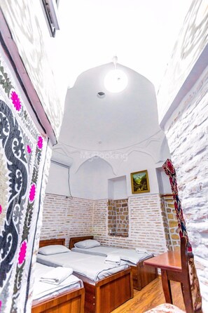 Bàn, phòng cách âm, truy cập Internet không dây miễn phí 