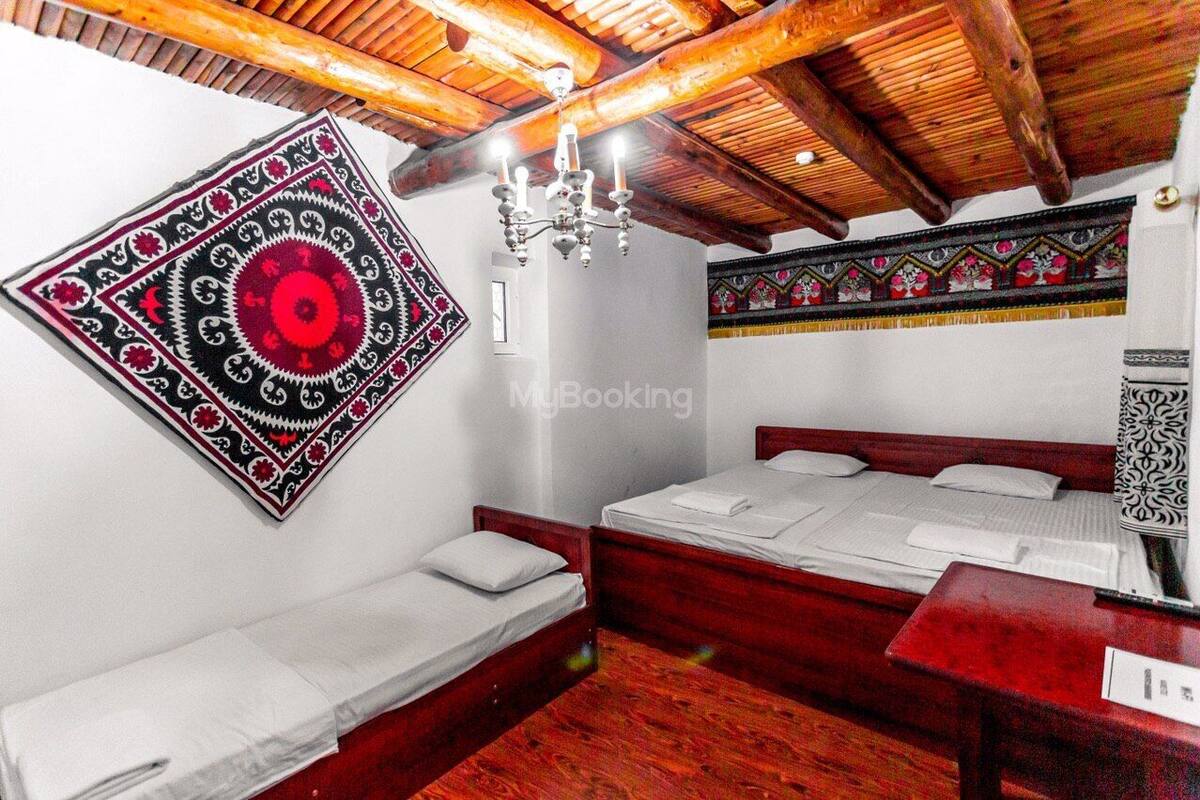 Deluxe Quadruple Room | Desk, soundproofing, WiFi (free)