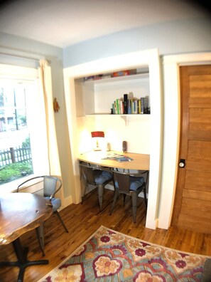 Interior - ⭐️Tranquil Hidden Gem in the ❤️ of Woodstock⭐️ (Portland)