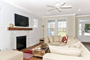 Smart TV, fireplace