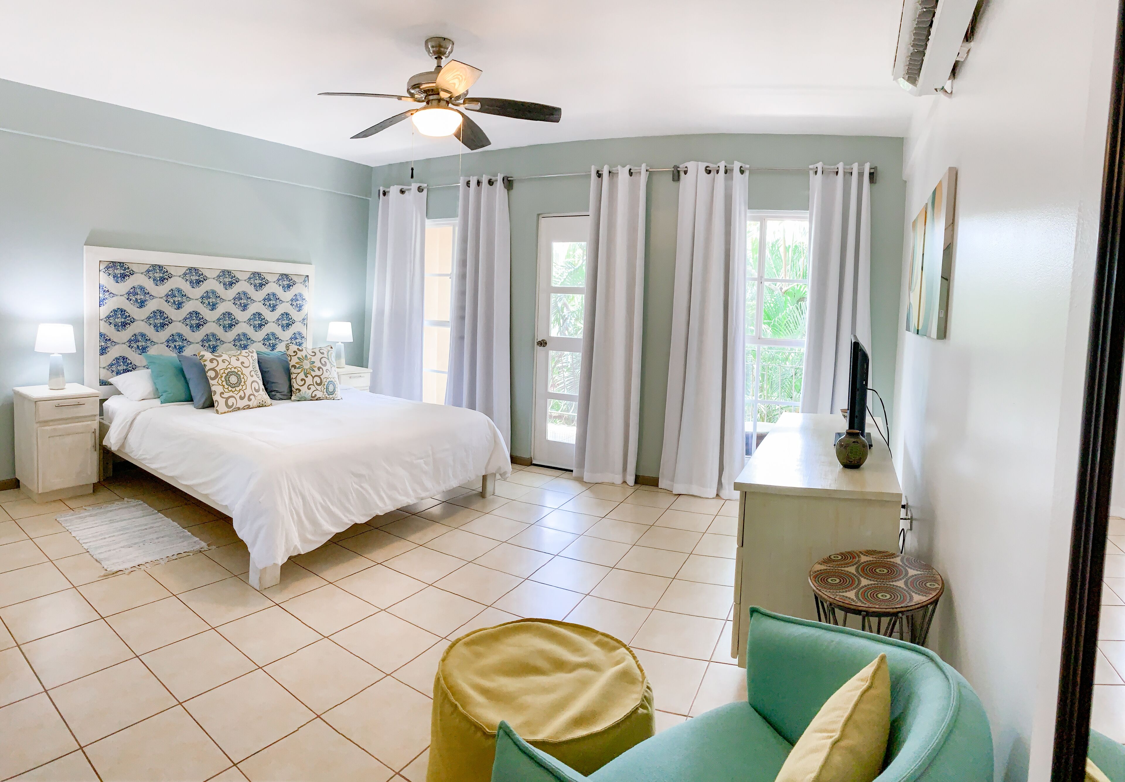 3 chambres, coffres-forts dans les chambres, Wi-Fi, draps fournis