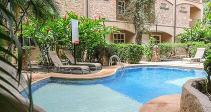 Beautifully Renovated 3 Bedroom/3.5 Bath Townhome - 5 Minute Walk to Beach!