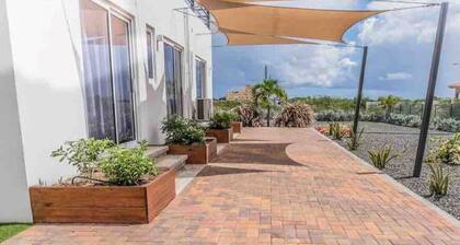 Estudio moderno cerca de hermosas playas.