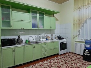 Private kitchen - Spacious Guest House in the heart of Uzbekistan (Zarafshan)