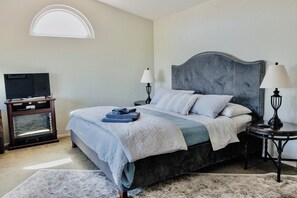 4 bedrooms, desk, iron/ironing board, free WiFi