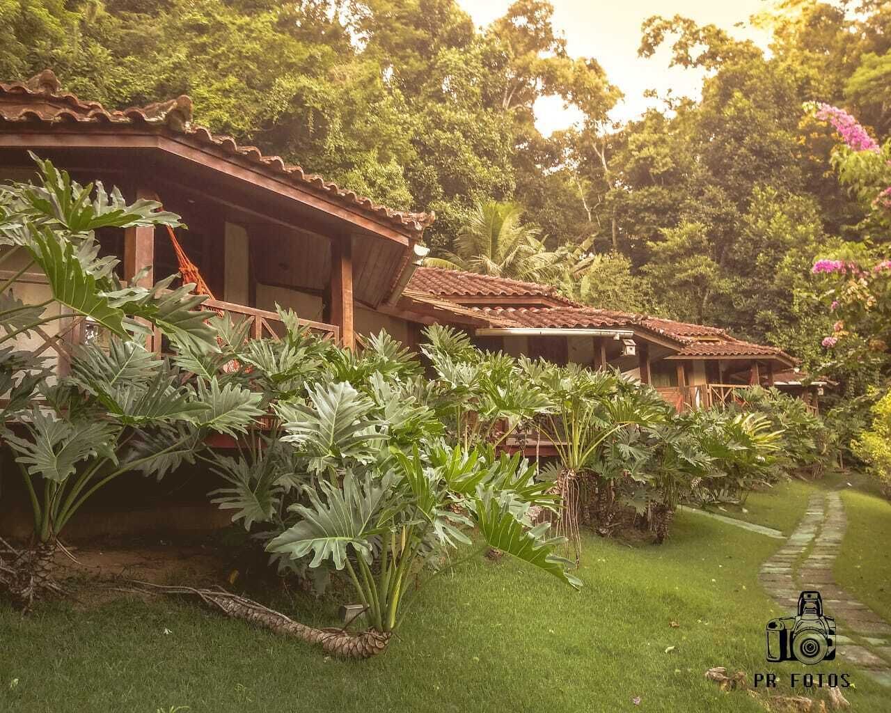 Minibar, free WiFi, bed sheets