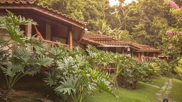 Minibar, desk, free WiFi, bed sheets