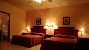 Familiekamer | Een kluis op de kamer, individueel gedecoreerd, individueel gemeubileerd