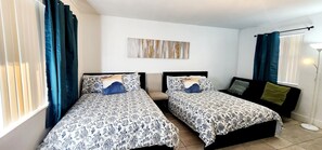 1 bedroom, iron/ironing board, WiFi - Oasis at Hollywood - Sleeps 5 - Unit 1 (Hollywood)