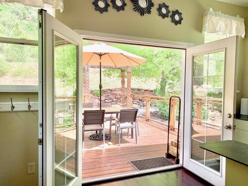 The Fun House! Hot tub, Espresso Bar, Views, Foosball, Fire Pit, More!
