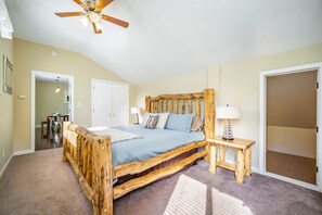 2 bedrooms, desk, iron/ironing board, travel cot - The Fun House! Hot tub, Espresso Bar, Views, Foosball, Fire Pit, More! (Durango)