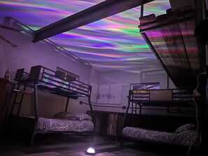 2 chambres, bureau, fer et planche à repasser, lit parapluie