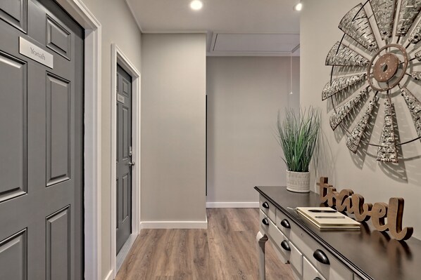 Interior - Downtown Helen suite with flatscreen TV, WiFi, and central AC (Helen)