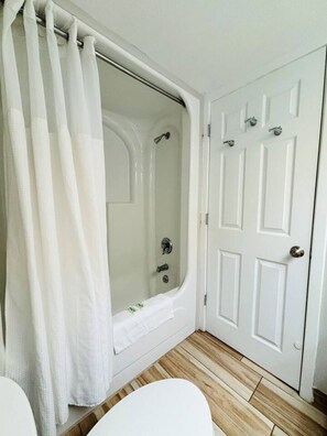 Shower, hair dryer, towels, soap - Absolute Beach. Oceanfront. Pet Friendly. (Myrtle Beach)