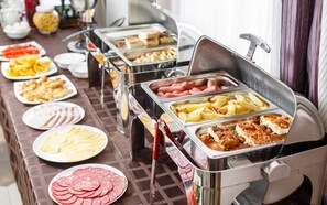 Free daily continental breakfast - Raymond Hotel (Baku)