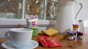 Comfort Studio Suite | Breakfast area