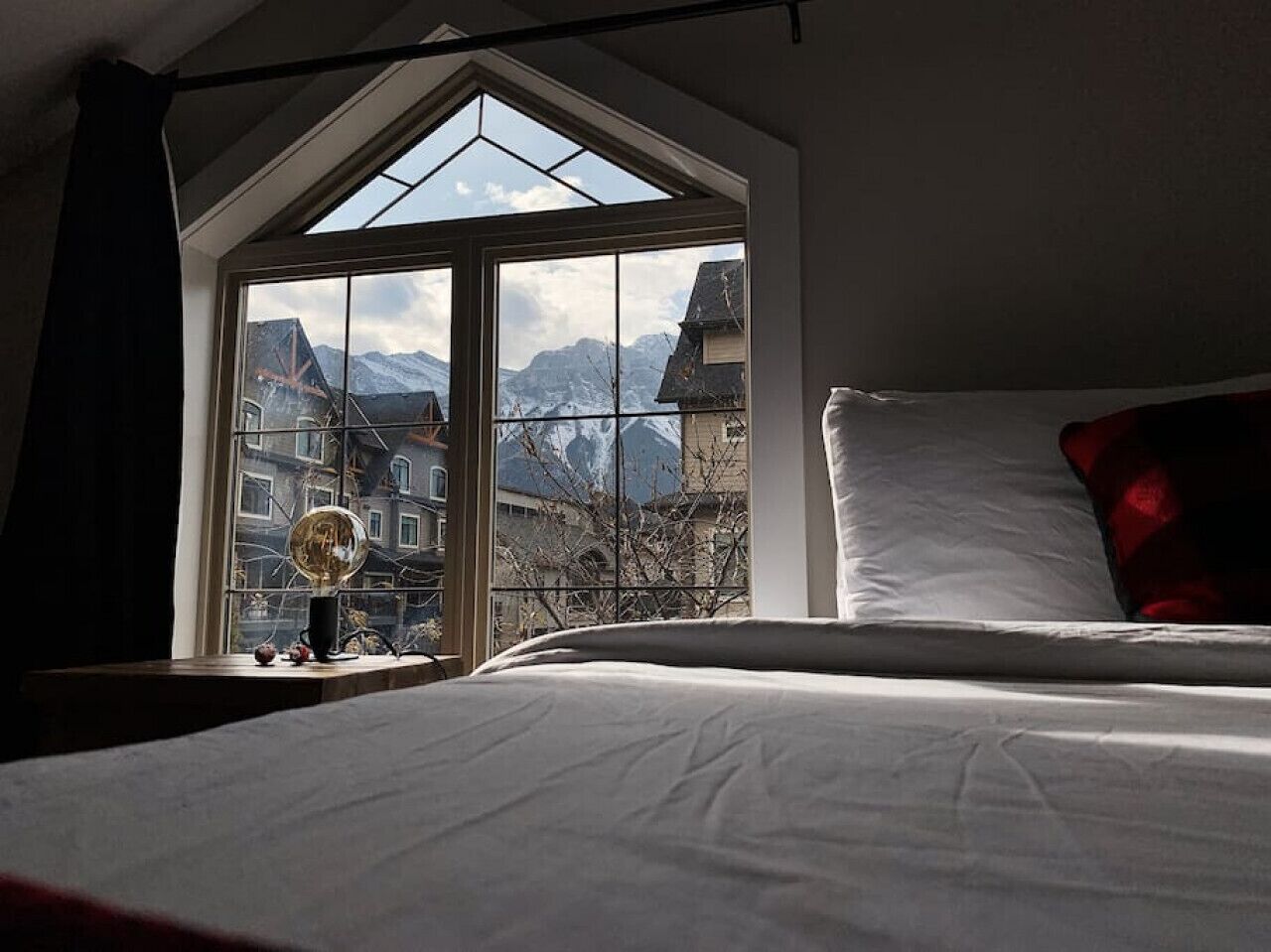 7 bedrooms, desk, iron/ironing board, travel cot