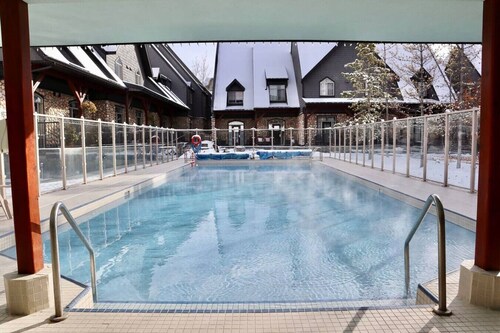 Mountain Views & Heated Pool Near Banff Trails