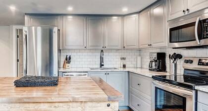 Group Mountain Escape, Pool, Hot Tub, and Views