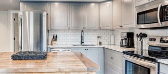 Group Mountain Escape, Pool, Hot Tub, and Views