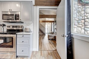 Fridge, microwave, oven, stovetop - Mountain Views & Heated Pool Near Banff Trails (Canmore)