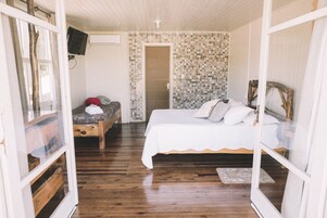 Deluxe Cabin | Minibar, individually furnished, free WiFi, bed sheets