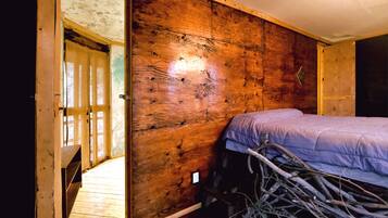 Romantische Ferienhütte, 2 Schlafzimmer, Badewanne, Talblick | 1 Schlafzimmer, Bettwäsche