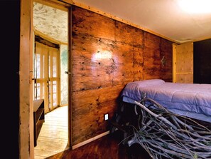 King Room, Dinner Included, Shared Bathroom | 1 bedroom, bed sheets