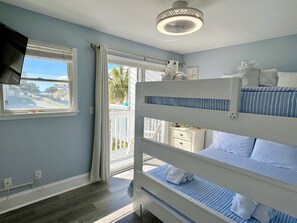 2 bedrooms, iron/ironing board, free WiFi, bed sheets - Gated Resort on CSB, 2 pools & Ez walk to beach. Beach chairs and cart included! (Port Saint Joe)