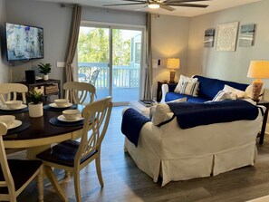 TV, lettore DVD, libri