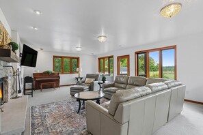 TV, fireplace - Northern Lights Farmhouse with Hot Tub (Liberty Grove)