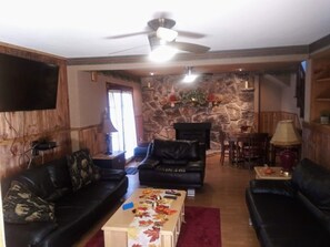 Smart TV, fireplace - Perfect Family Reunion Vacation Rental - 3 Remodeled Houses near Dollywood (Corryton)