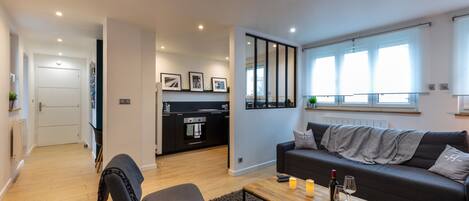 Fernseher, Kamin, Arbeitsbereiche