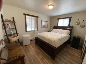 2 bedrooms, desk, iron/ironing board, free WiFi