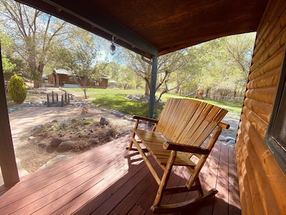 Bungalow tranquilo de 2 dormitorios en un rancho privado de 70 acres