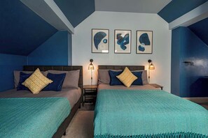 3 habitaciones, tabla de planchar con plancha, wifi y ropa de cama