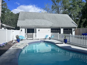 Guest House, Pool and garage