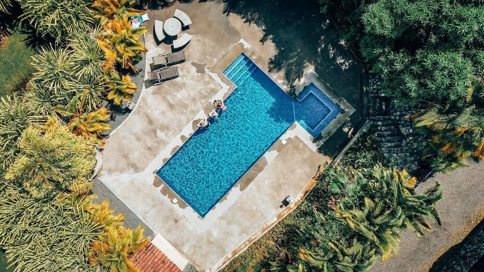 Swimming pool (shared)